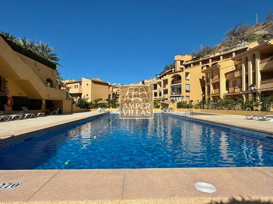 Spacious flat with a fantastic terrace in the harbour of Campomanes, Altea.